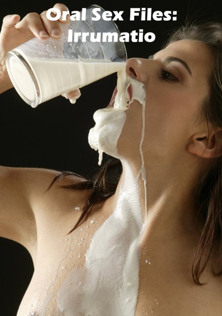 Девушка эротично пьёт молоко