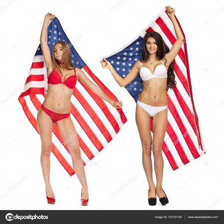 Красивая девушка с американским флагом