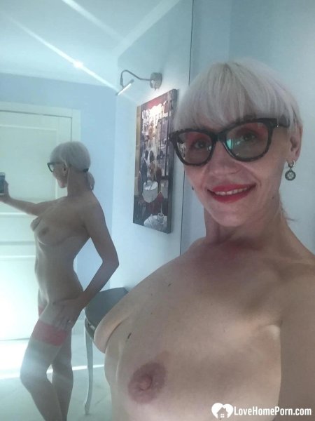 Зрелая блондинка