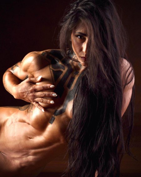 Девушка бодибилдер