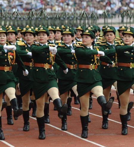 Северная корея девушки маршируют