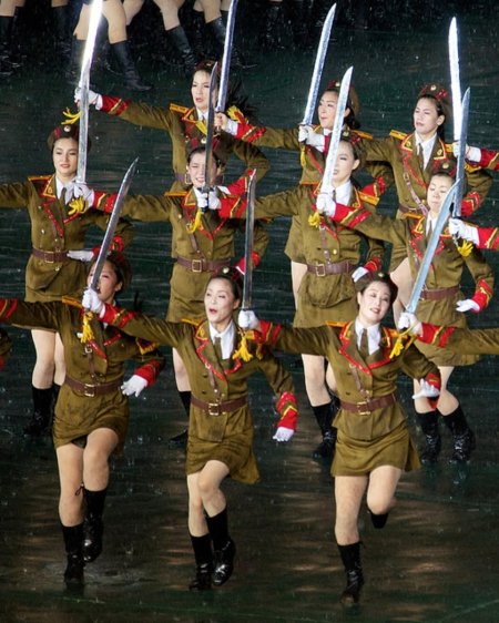 Марширующие женщины северной кореи