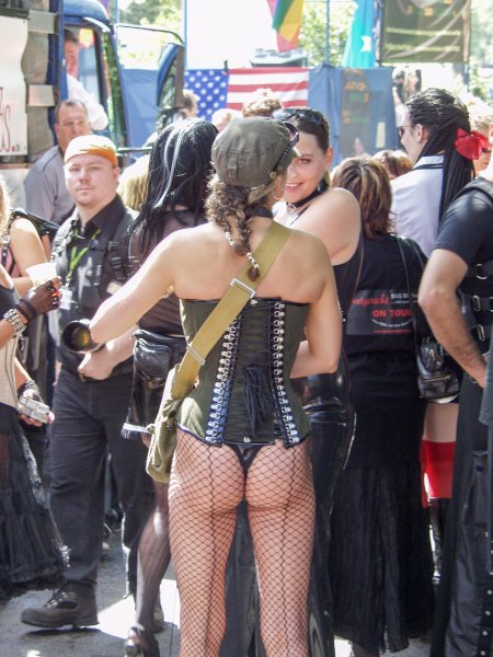 Фестиваль парад голых женщин