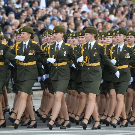 Женщины на параде победы