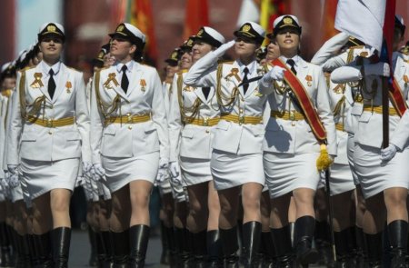 Женщины на параде