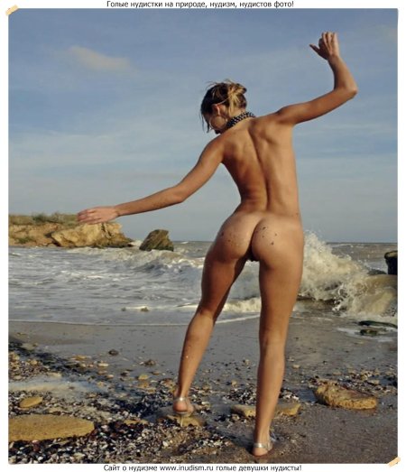 Красивые девушки на пляже ню