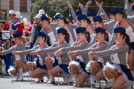 Мажоретки барабанщицы