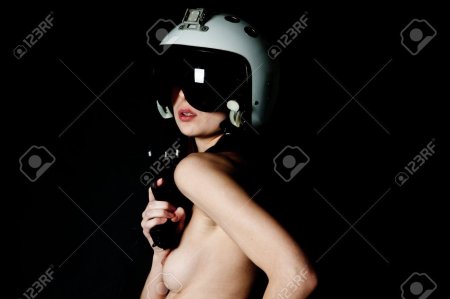 Девушка в шлеме