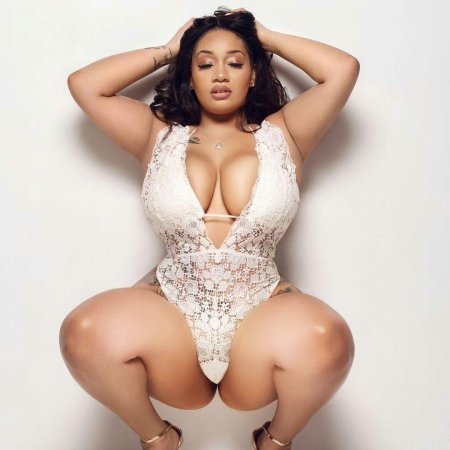 Пышные бедра