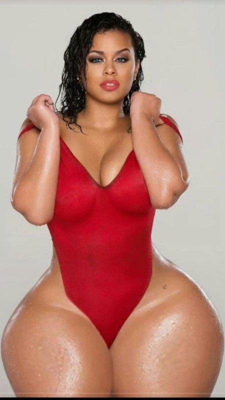 Женщина с широкими бедрами