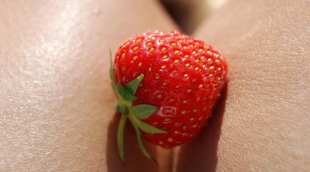 Клубника на теле