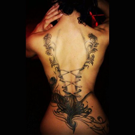 Тату на пояснице для девушек