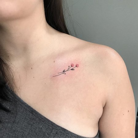 Тату на ключице