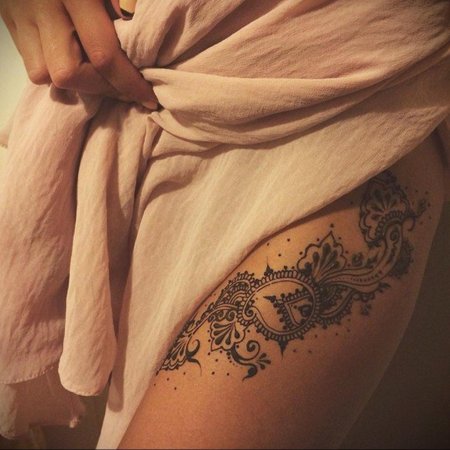 Тату на бедре для девушек