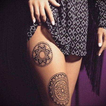 Мехенди на бедре