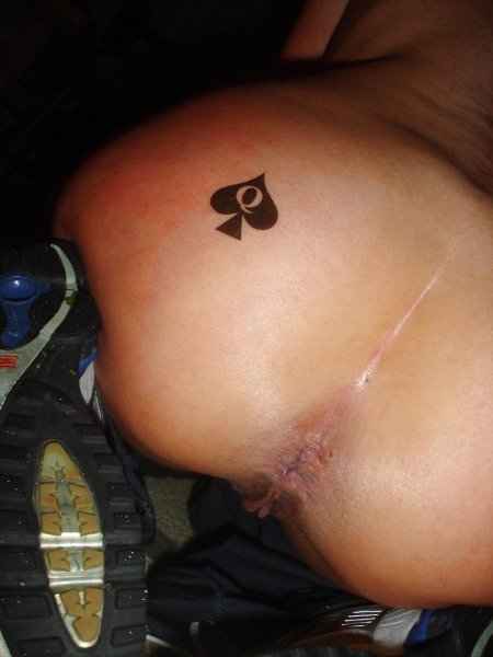 Домашний анальчик с тату на пояснице