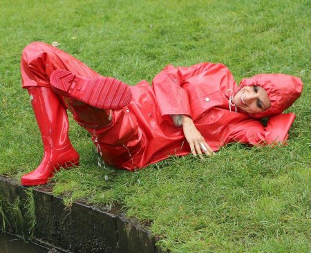 Резиновый плащ