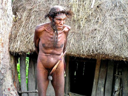 Папуасы с большими яйцами