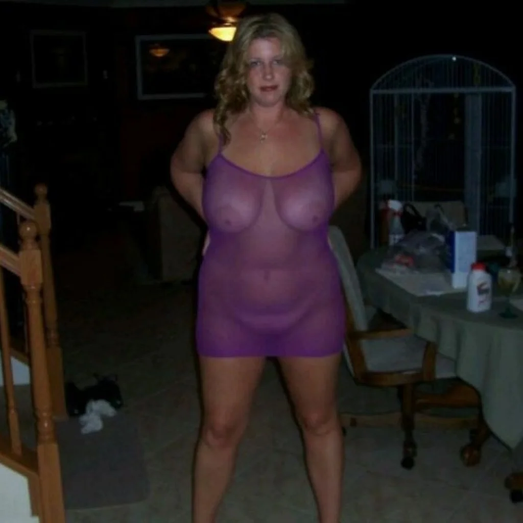 Голые пышки в прозрачной одежде