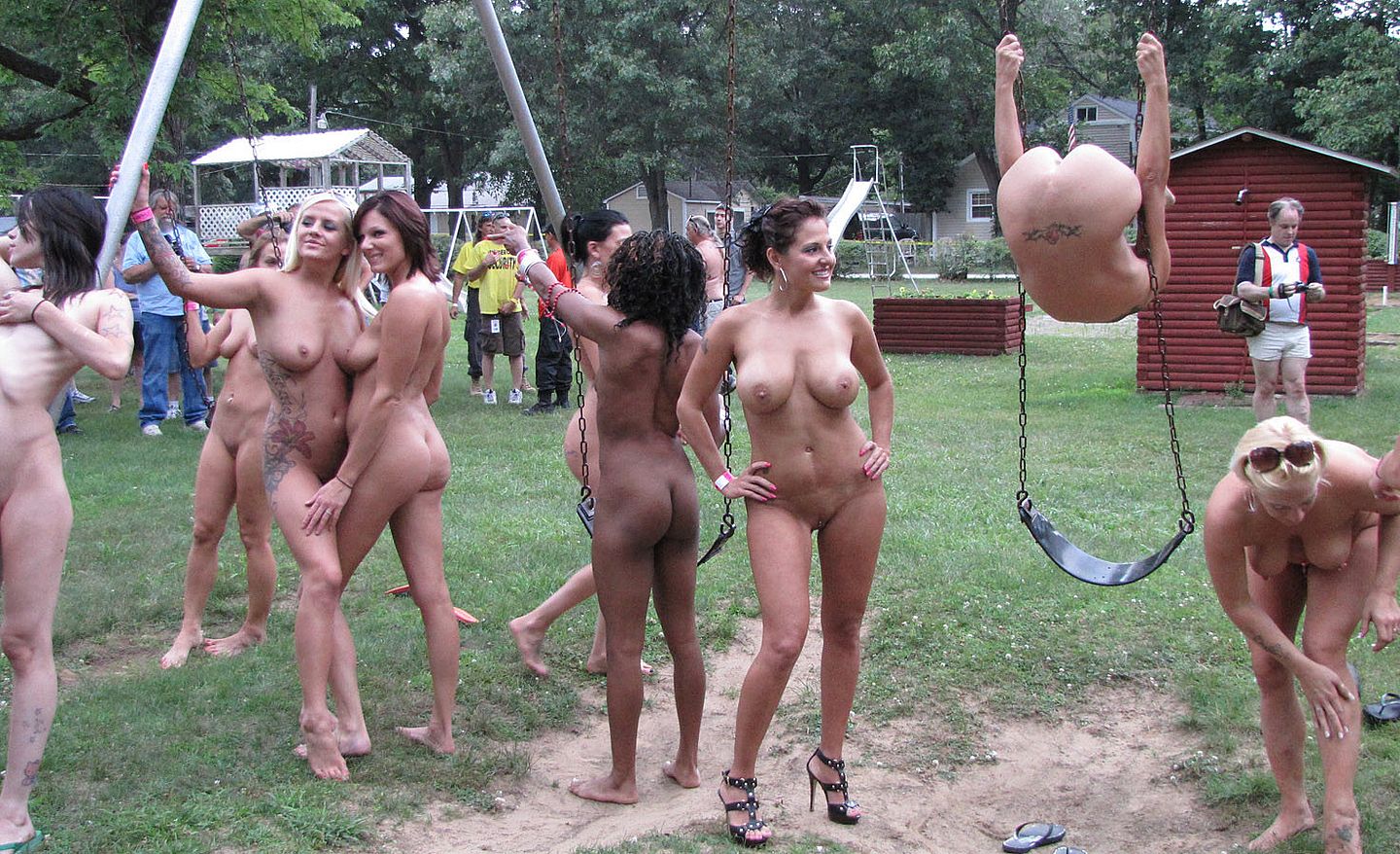 Соревнования голых баб