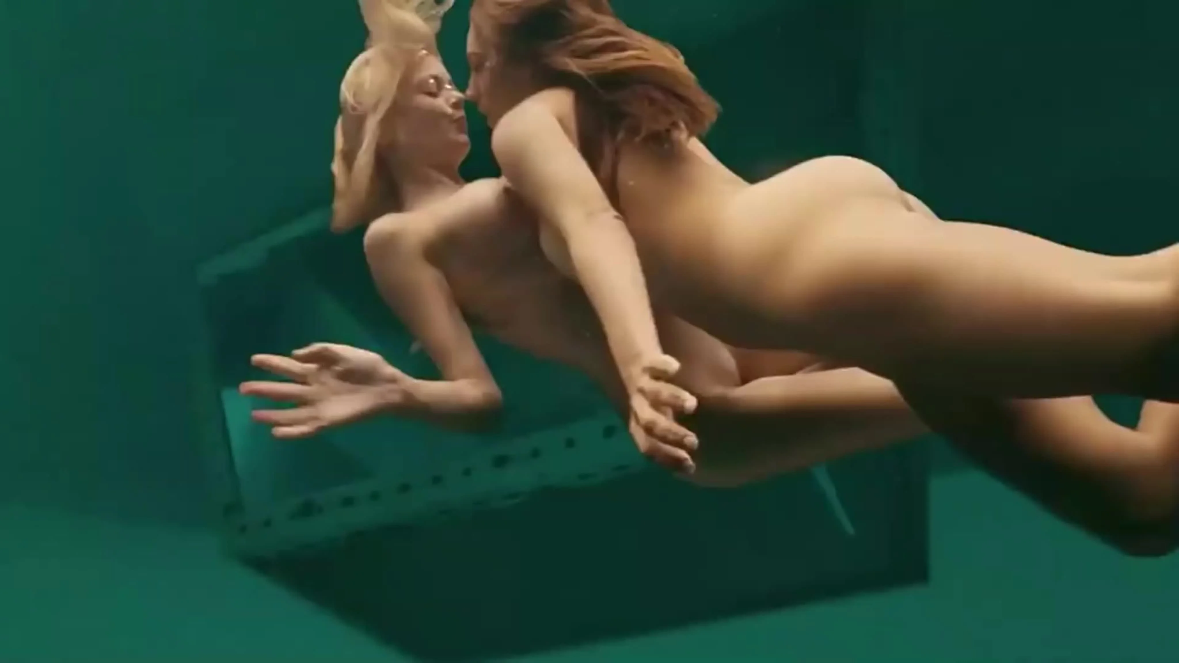 Эротические позы в воде
