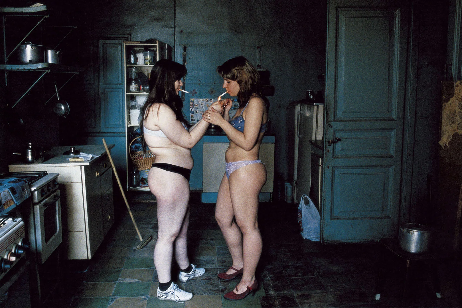 Голые бабы из коммуналки