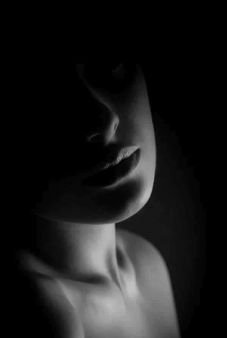 Красивая тень девушки