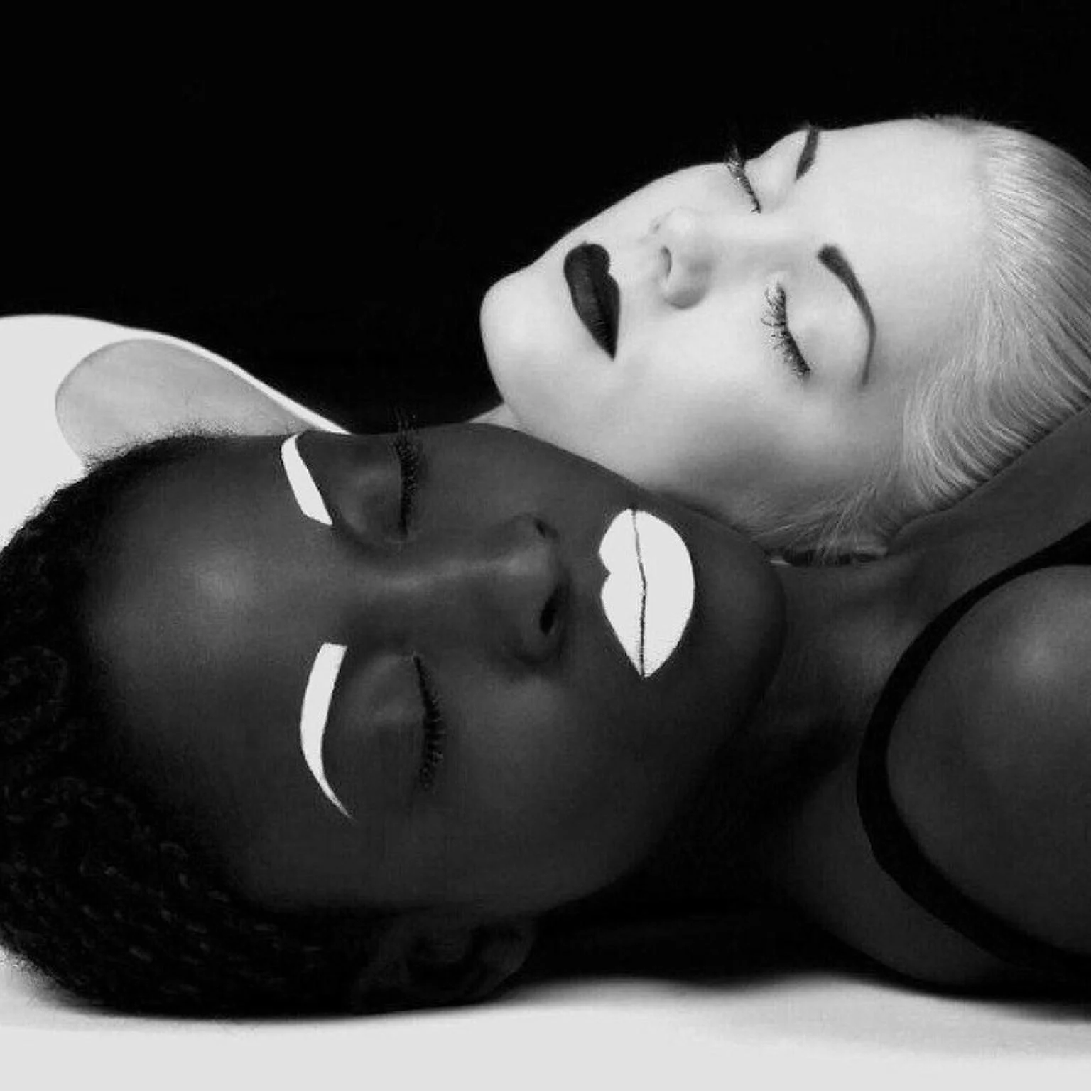 Черный и белый человек