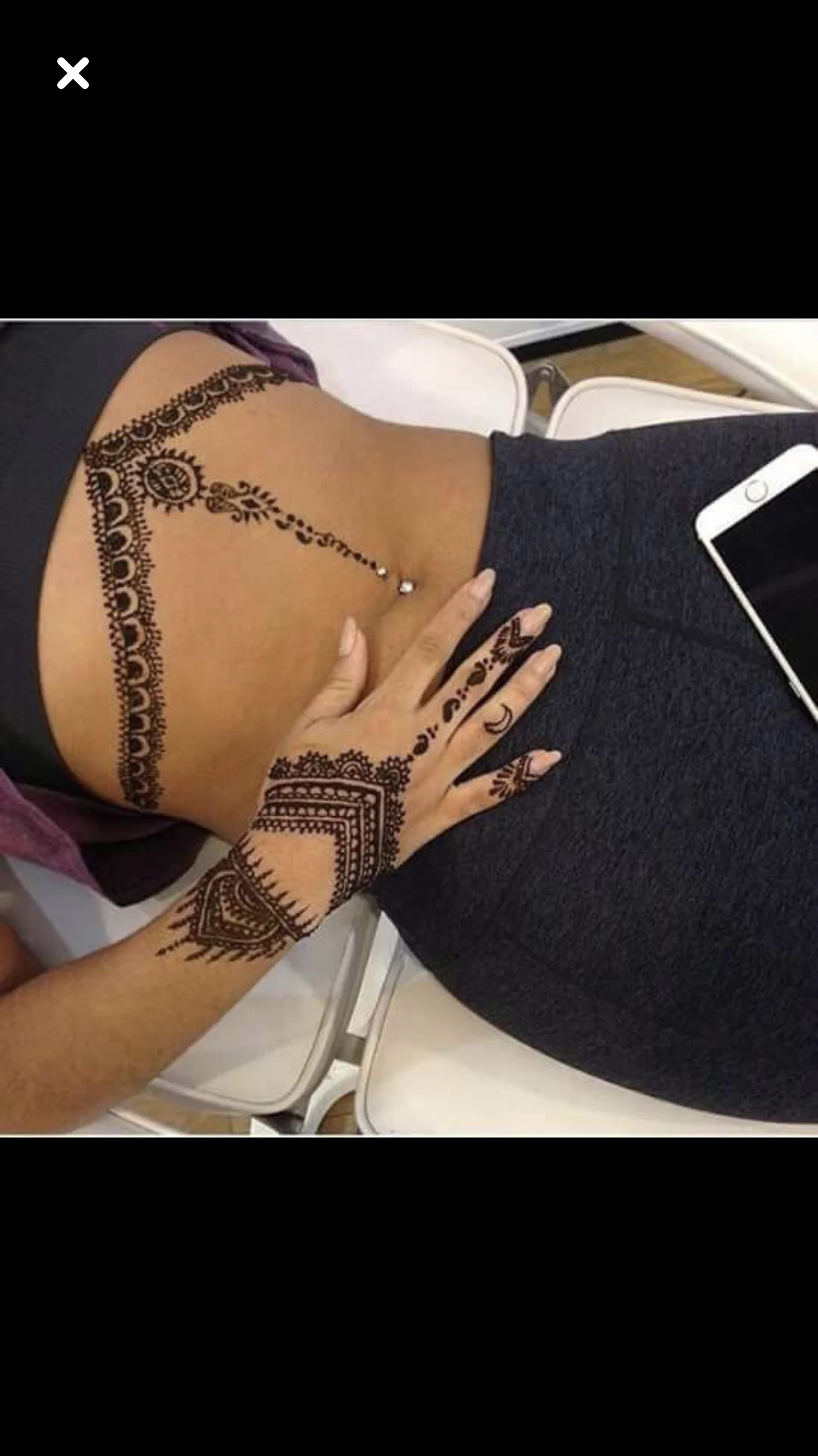 Мехенди под грудью