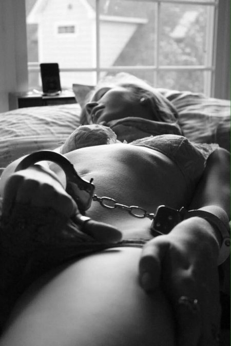 Бдсм кровать наручники