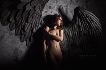 Фотосессия с крыльями ню