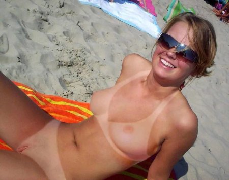 Голые на пляже Любительское