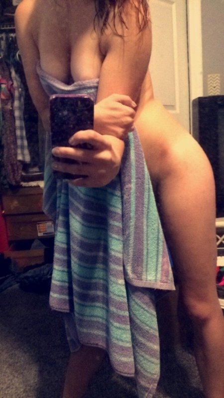 Эротические селфи в полотенце
