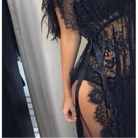 Девушка в пеньюаре без лица