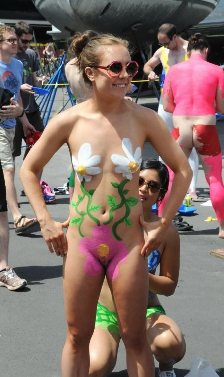 Пляжный бодиарт на девочке