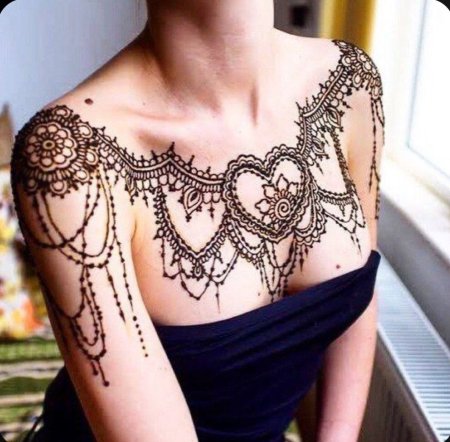 Мехенди на плече