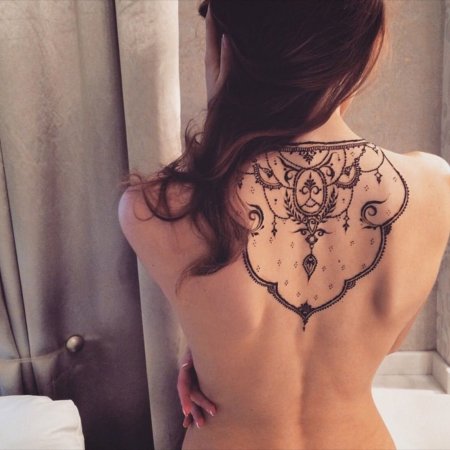 Тату мехенди на спине