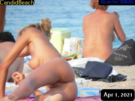 Девушки на пляже обнаженные. Подсмотренное