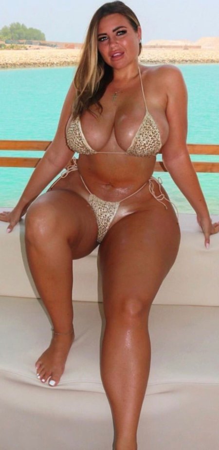 @djhannahb hannah в бикини