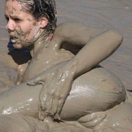 Сисястая в грязевых ваннах