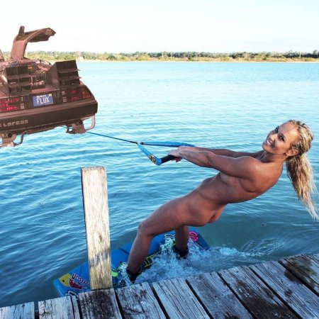 Голые девки на водных лыжах