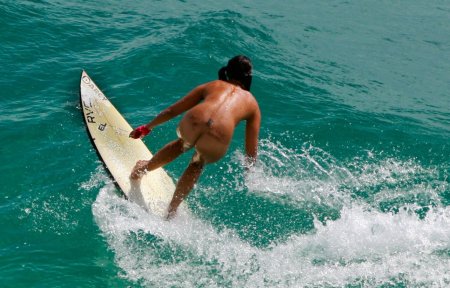 Серфинг девушки нагишом