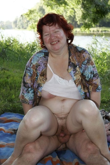 Деревенские старухи без трусов