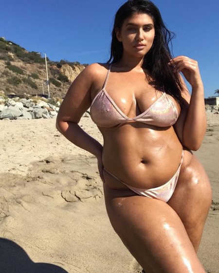 Латисия Томас бикини