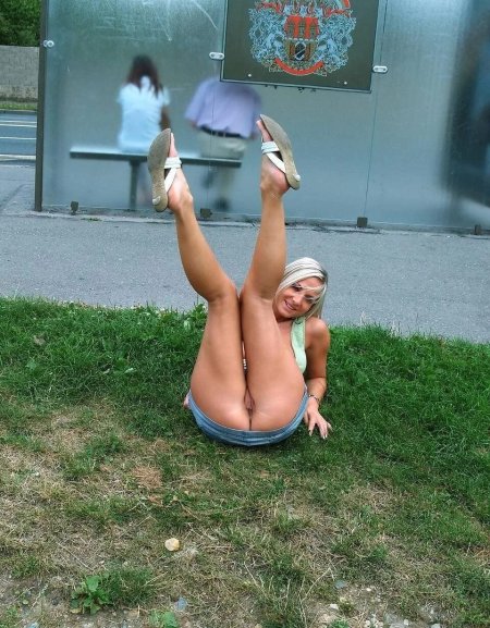 Веселые девушки без трусиков