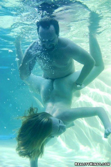 Эротическая фотосессия в воде