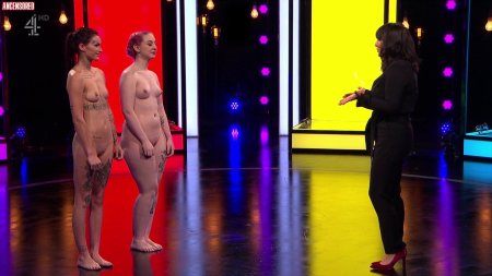 Ведущая шоу naked attraction Italia,