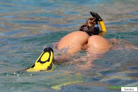 Плавание с аквалангом нагишом