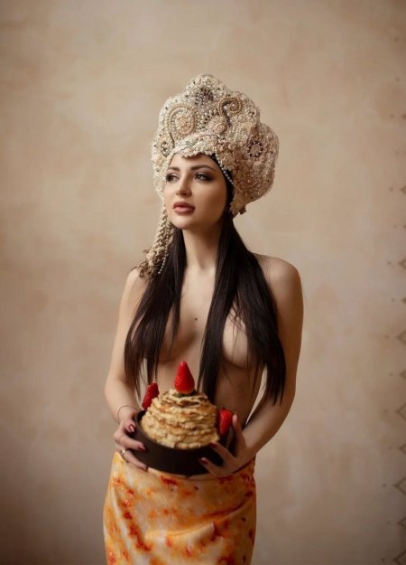 Девушка в кокошнике