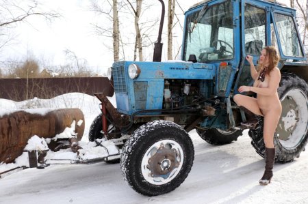 Сисястая трактористка